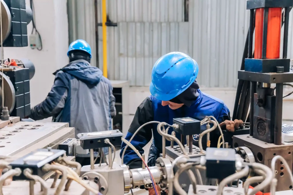 Iniciación y Ajuste Técnico de Instalaciones 1 Traslado de líneas de producción | SERVICIOS